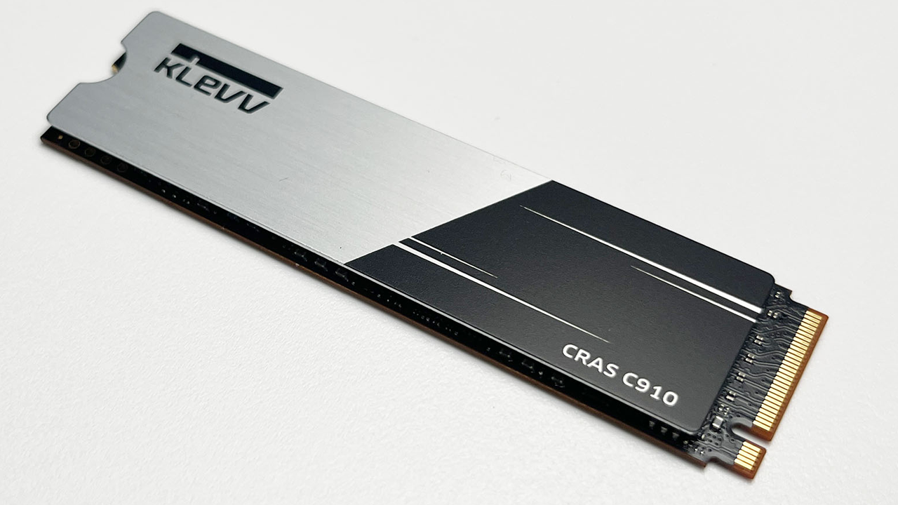 KLEVV CRAS C910 1TB NVMe M.2 PCIe 4.0 x4 SSD Review