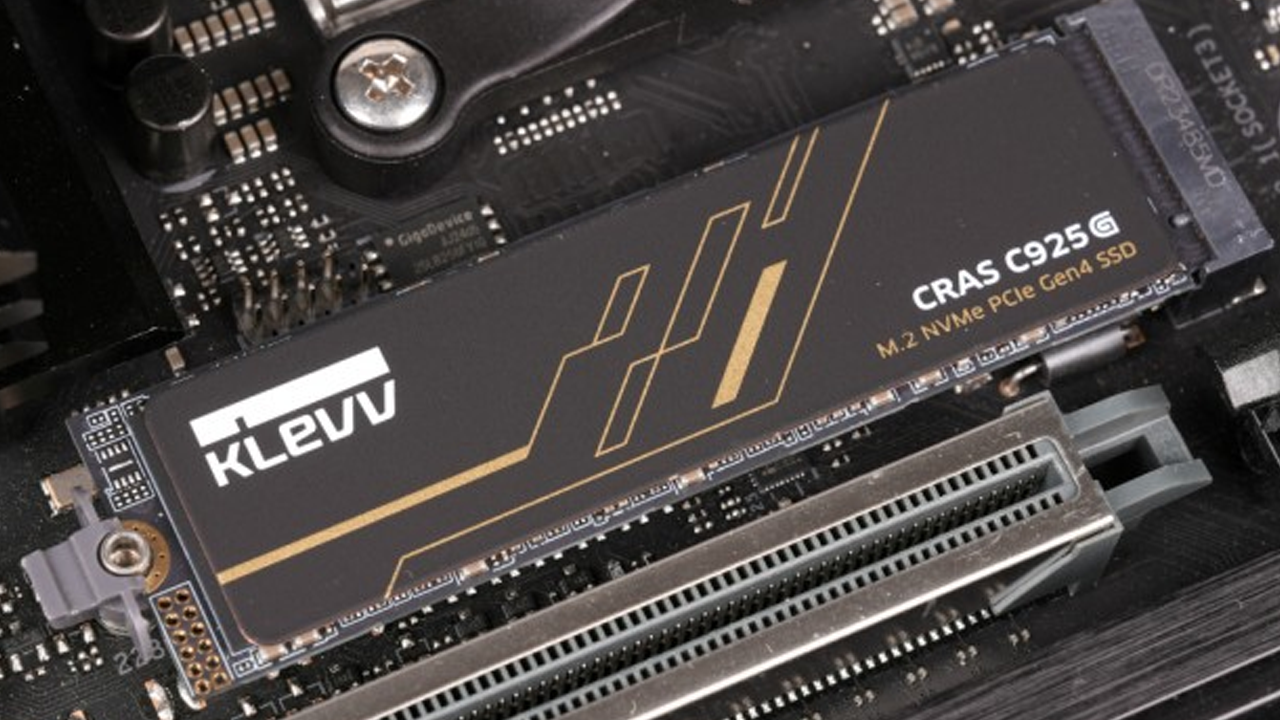 超薄型銅グラフェンヒートシンク搭載の高コスパGen4 SSD、KLEVV「CRAS C925G」実力検証